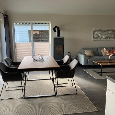 Watt´n Blick - Hundefreundliches Ferienhaus mit Ausblick über die Wiesen bis zum Deich Schweiburg Exterior foto