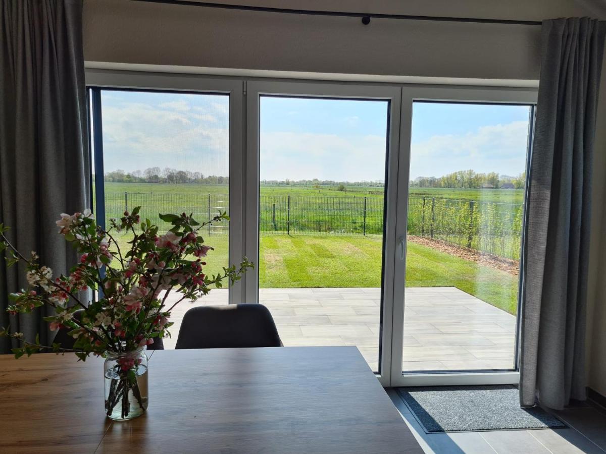 Watt´n Blick - Hundefreundliches Ferienhaus mit Ausblick über die Wiesen bis zum Deich Schweiburg Exterior foto