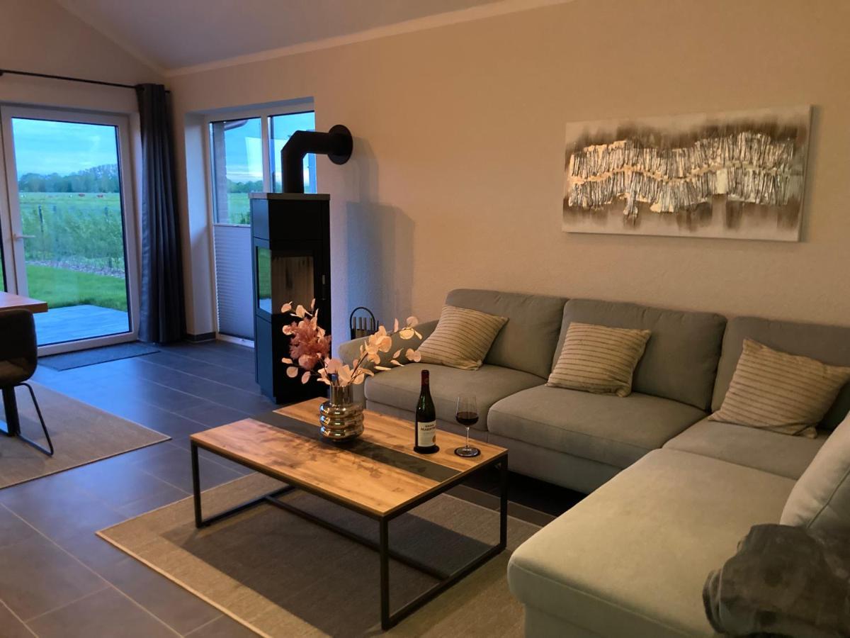 Watt´n Blick - Hundefreundliches Ferienhaus mit Ausblick über die Wiesen bis zum Deich Schweiburg Exterior foto